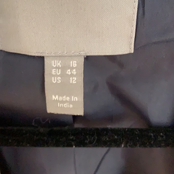 Two piece patterned suit - Picture 9 of 13